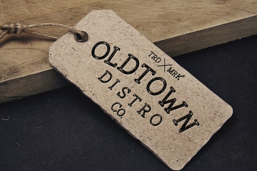 Broster Slab Typeface with extra ornaments Font