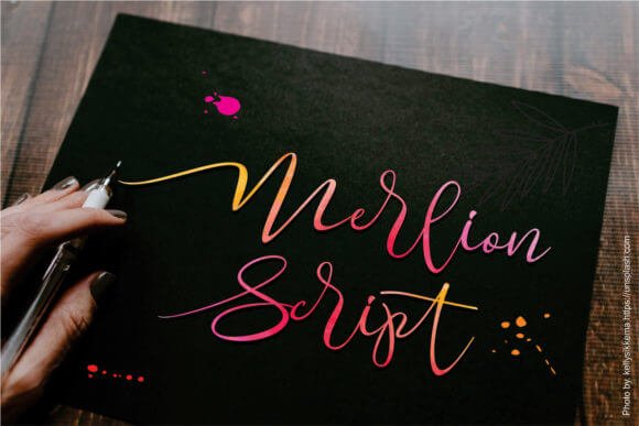 Merlion - Elegant Script Font