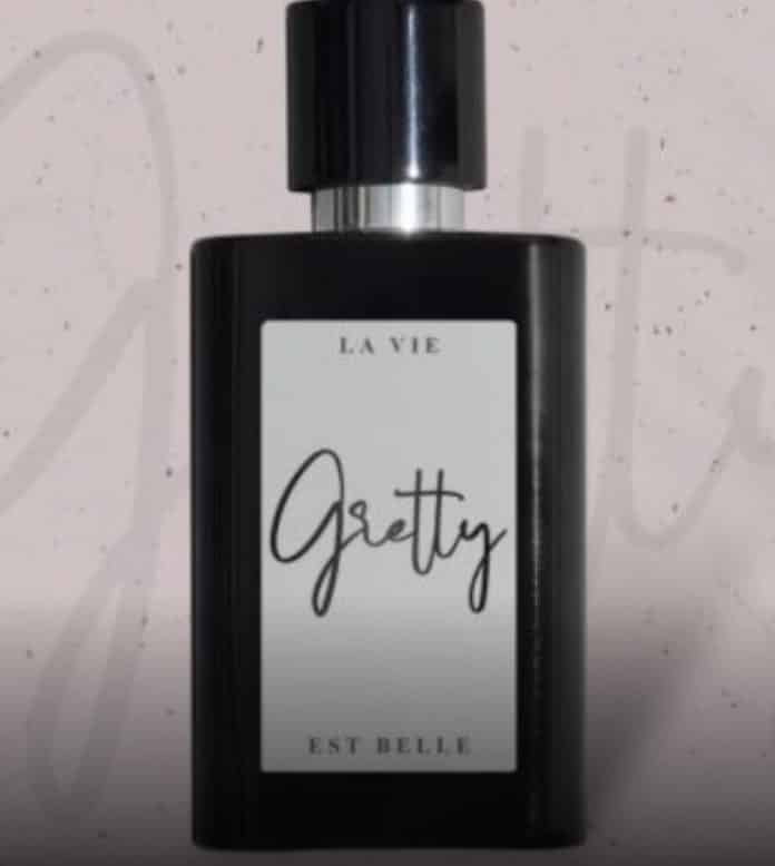 Tiara Black Script Font